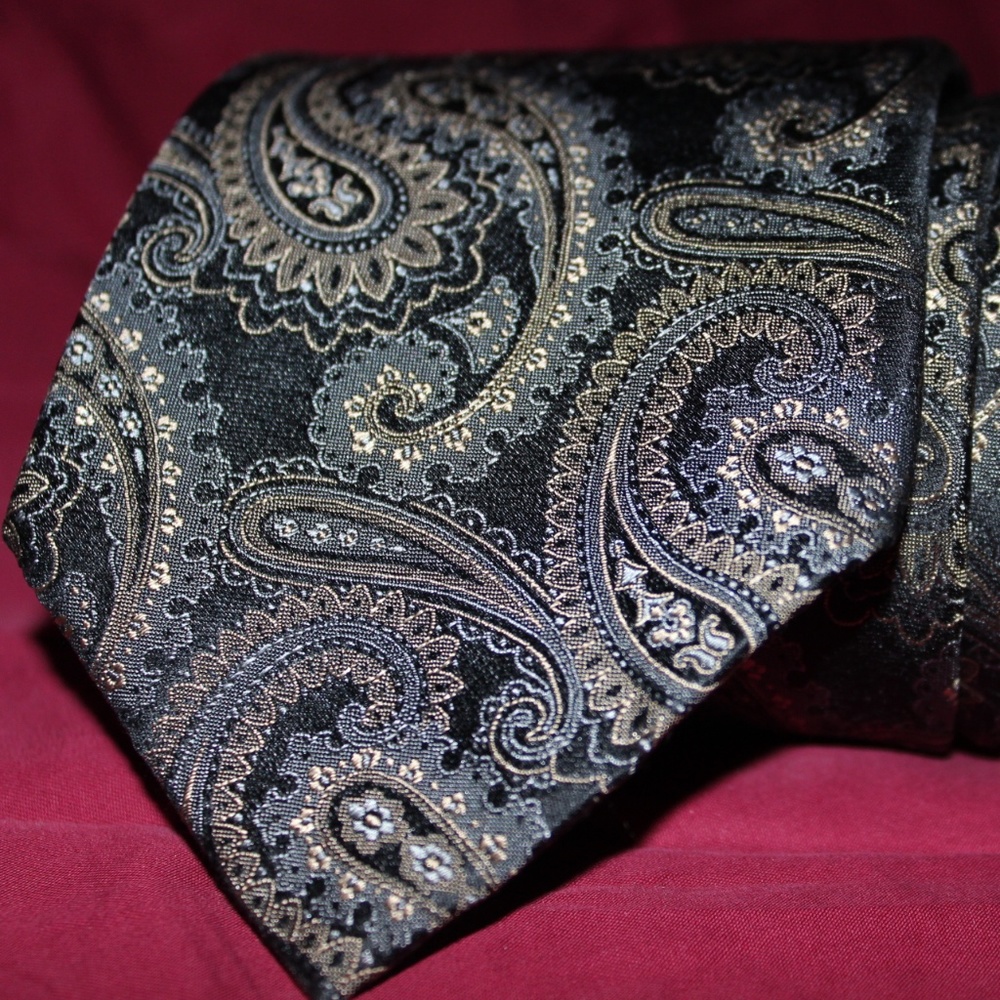Canali woven silk brown with gold paisley tie
